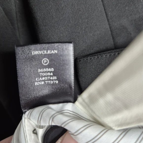 Ann Taylor Black Two-Button Blazer Jacket Size 2 – Classic Workwear - Picture 6 of 6